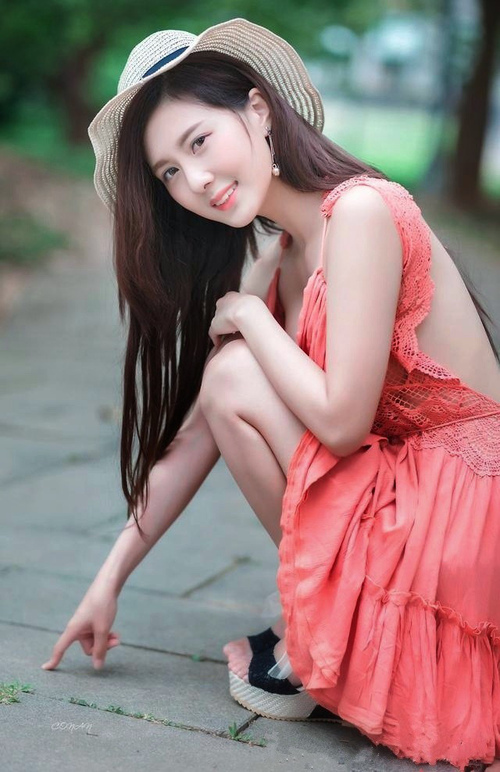 阿尔阿赫利主场迎战阿尔扎马雷克，德比战备受关注，马赫雷斯谈阿尔及利亚国家队